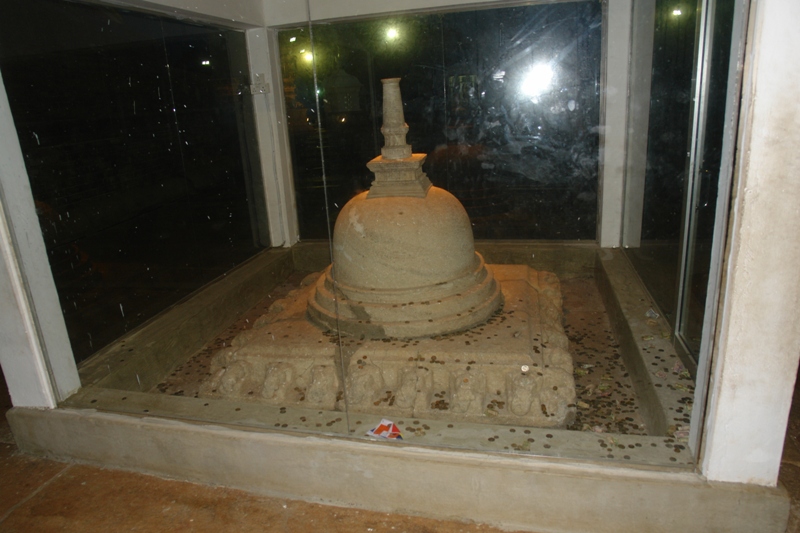 Макет буддийского храма ему почти 2000 лет. Анурадхапура, Шри-Ланка (Anuradhapura - temple.Original small scale model., Sri-Lanka)